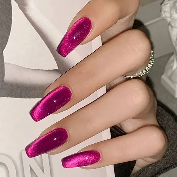 طرح ناخن مگنتی جدید 2026؛ ترندی که دستها را لوکستر نشان میدهد! 33 Magnetic nail design 29