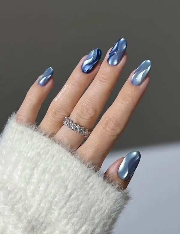 طرح ناخن مگنتی جدید 2026؛ ترندی که دستها را لوکستر نشان میدهد! 34 Magnetic nail design 31