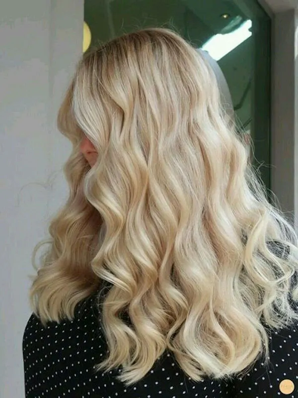 رنگ موی بلوند طبیعی 2026؛ برای دخترهایی که استایل شیک دوست دارند! 22 Natural blonde hair color 19