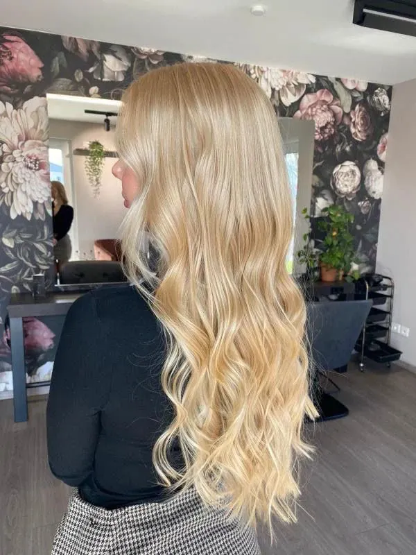 رنگ موی بلوند طبیعی 2026؛ برای دخترهایی که استایل شیک دوست دارند! 29 Natural blonde hair color 25