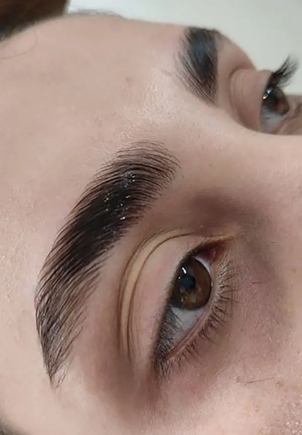 32 مدل کاشت ابرو طبیعی؛ انتخاب دخترهایی که از مداد ابرو خسته شدهاند! 15 Natural eyebrow implantation 11