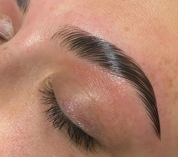 32 مدل کاشت ابرو طبیعی؛ انتخاب دخترهایی که از مداد ابرو خسته شدهاند! 33 Natural eyebrow implantation 29