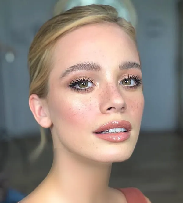 Natural makeup 29