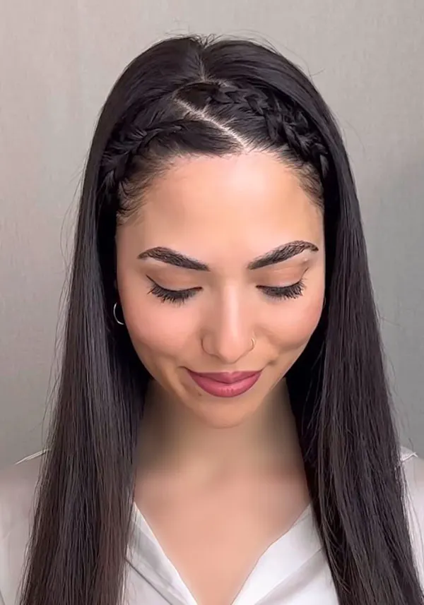 New hair weave model in front of the head 21