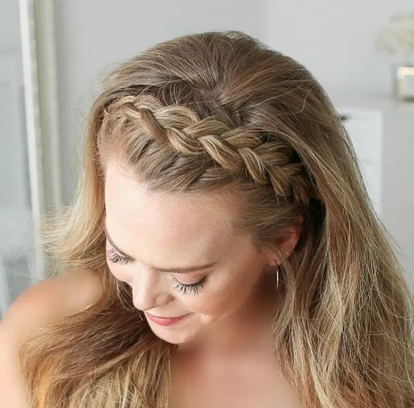 New hair weave model in front of the head 6
