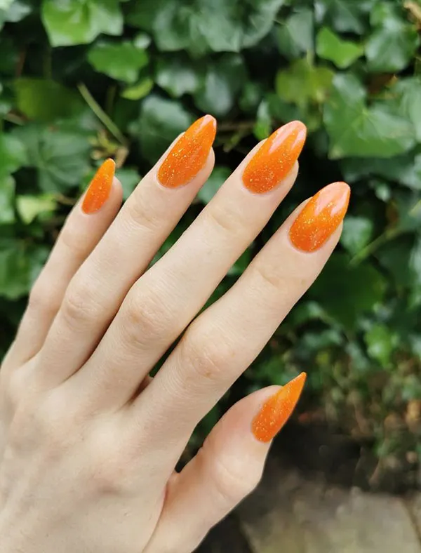 35 مدل ناخن نارنجی ملایم و جیغ؛ شاد، خاص و خیلی پینترستی! 13 Orange nail model 9
