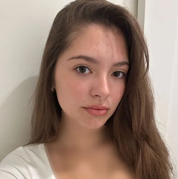 زیباترین دختر جهان بدون آرایش 2026 | ساده، واقعی، خیرهکننده + عکس ها 11 The most beautiful girl in the world without makeup 10