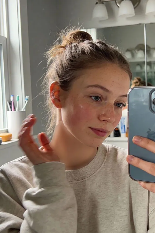 زیباترین دختر جهان بدون آرایش 2026 | ساده، واقعی، خیرهکننده + عکس ها 15 The most beautiful girl in the world without makeup 11