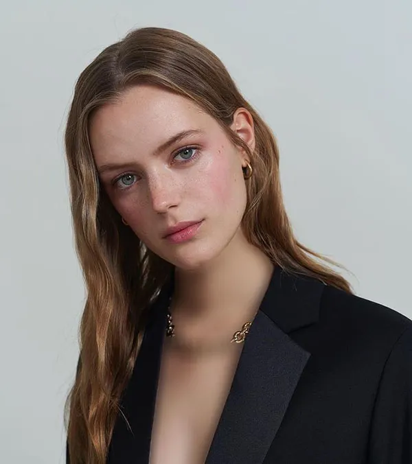 زیباترین دختر جهان بدون آرایش 2026 | ساده، واقعی، خیرهکننده + عکس ها 21 The most beautiful girl in the world without makeup 18