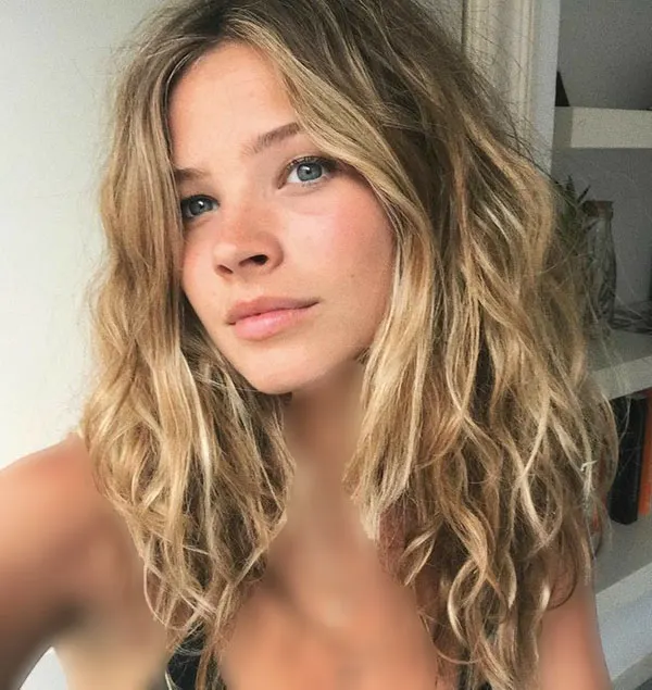 زیباترین دختر جهان بدون آرایش 2026 | ساده، واقعی، خیرهکننده + عکس ها 5 The most beautiful girl in the world without makeup 2