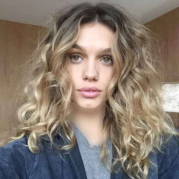 زیباترین دختر جهان بدون آرایش 2026 | ساده، واقعی، خیرهکننده + عکس ها 24 The most beautiful girl in the world without makeup 21