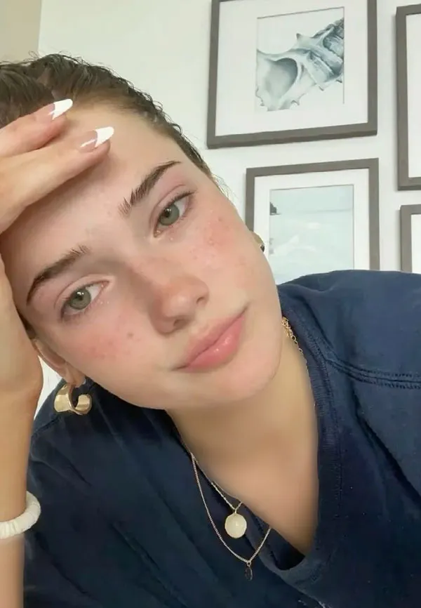 زیباترین دختر جهان بدون آرایش 2026 | ساده، واقعی، خیرهکننده + عکس ها 25 The most beautiful girl in the world without makeup 22