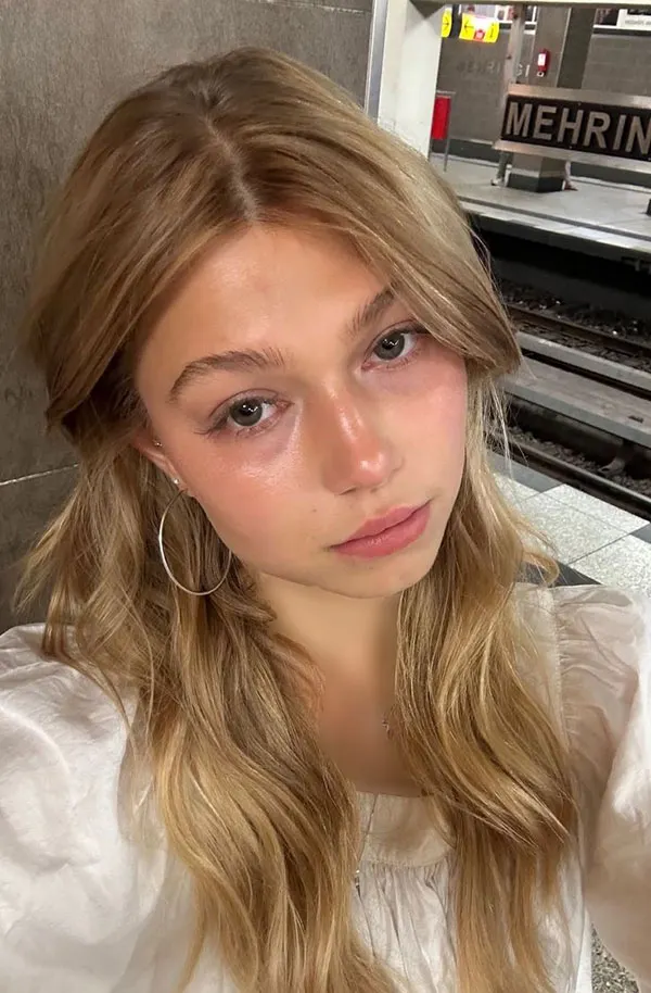 زیباترین دختر جهان بدون آرایش 2026 | ساده، واقعی، خیرهکننده + عکس ها 26 The most beautiful girl in the world without makeup 23