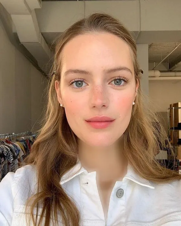 زیباترین دختر جهان بدون آرایش 2026 | ساده، واقعی، خیرهکننده + عکس ها 27 The most beautiful girl in the world without makeup 25