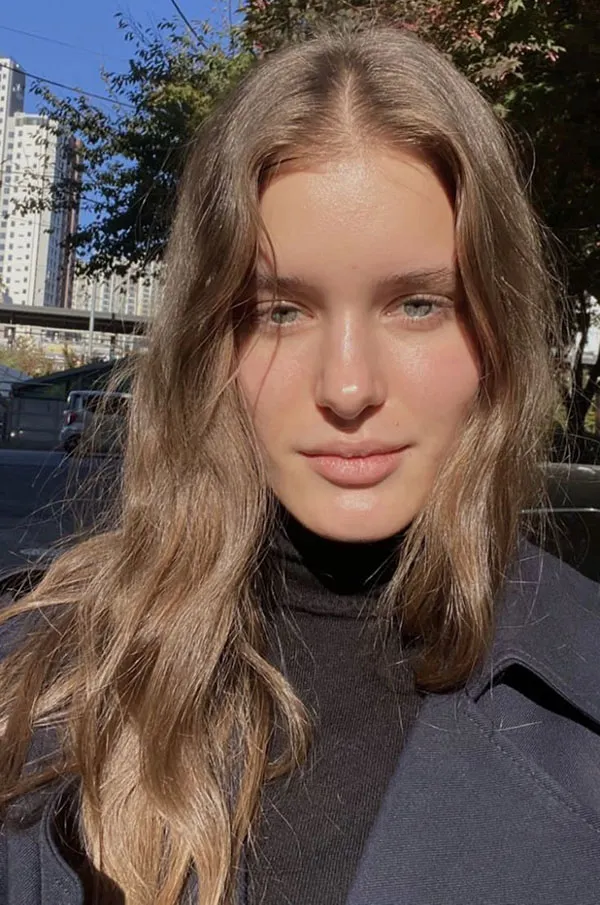 زیباترین دختر جهان بدون آرایش 2026 | ساده، واقعی، خیرهکننده + عکس ها 31 The most beautiful girl in the world without makeup 28