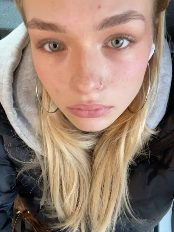 زیباترین دختر جهان بدون آرایش 2026 | ساده، واقعی، خیرهکننده + عکس ها 6 The most beautiful girl in the world without makeup 3