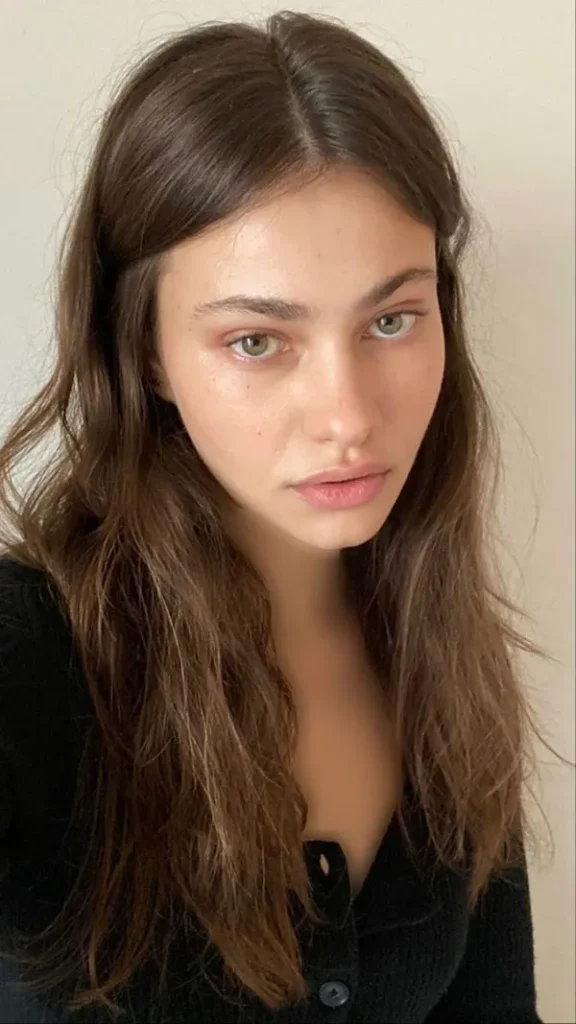 زیباترین دختر جهان بدون آرایش 2026 | ساده، واقعی، خیرهکننده + عکس ها 7 The most beautiful girl in the world without makeup 4
