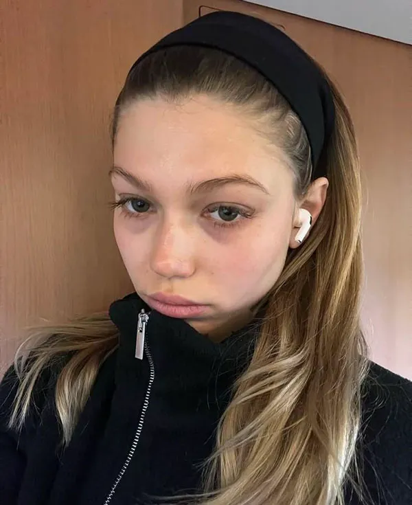 زیباترین دختر جهان بدون آرایش 2026 | ساده، واقعی، خیرهکننده + عکس ها 12 The most beautiful girl in the world without makeup 8