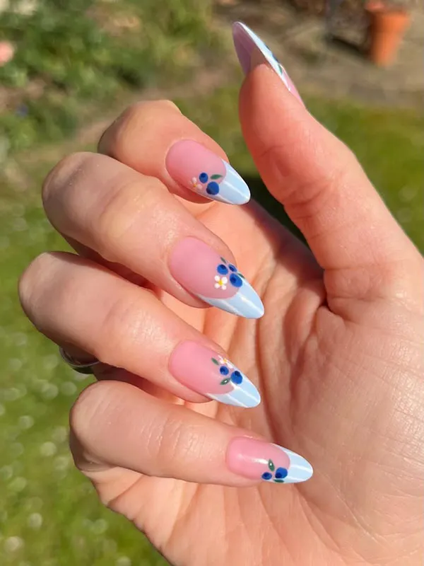 Blueberry nail design 31