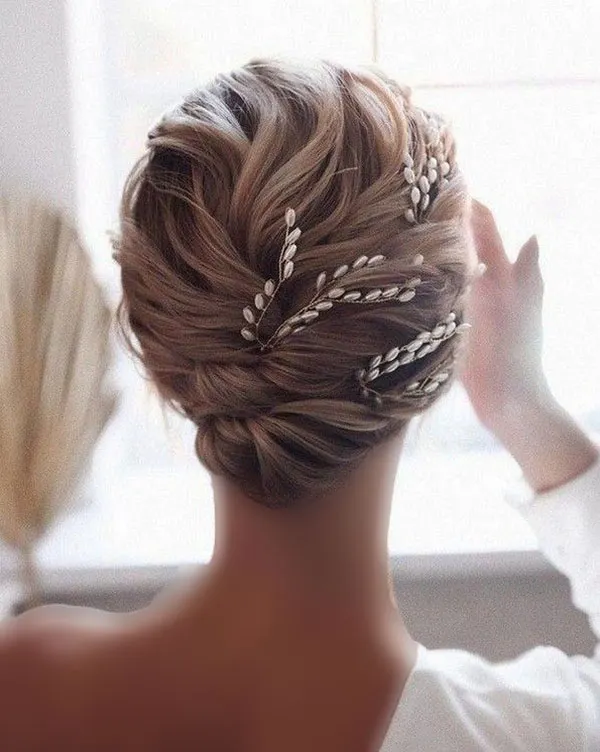 Chignon hairstyle for girls 29