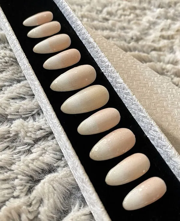 Cream nail model 17