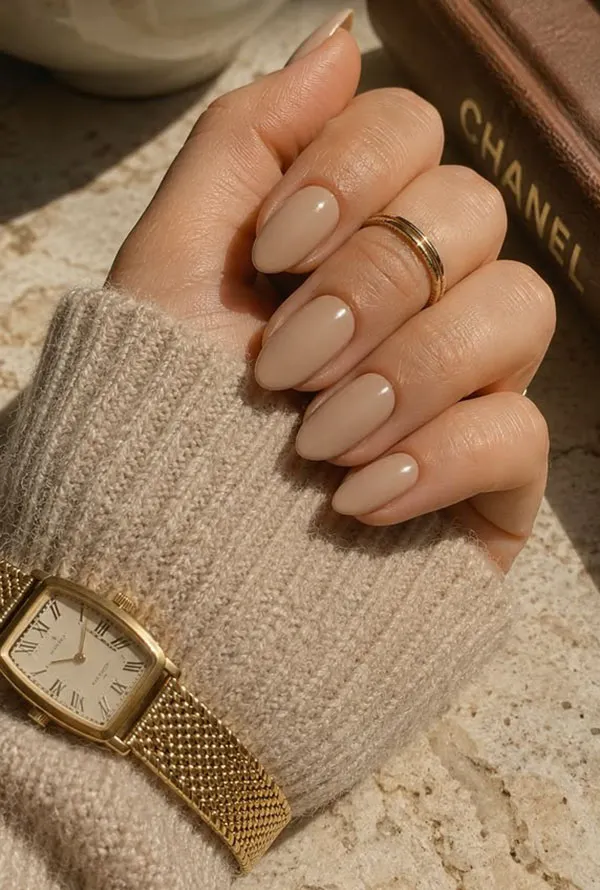 Cream nail model 22