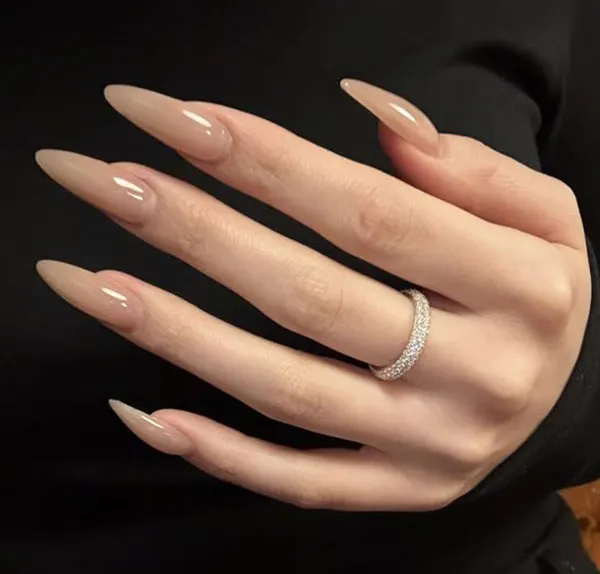 Cream nail model 32