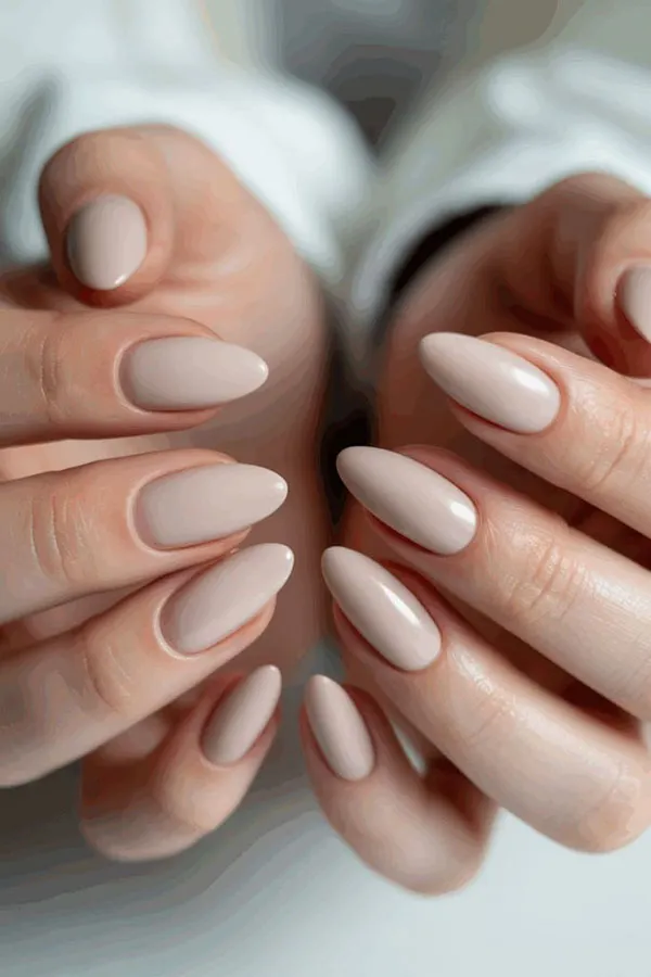 Cream nail model 6