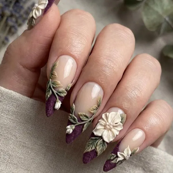 32 طرح گل روی ناخن؛ از بابونه مینیمال تا شکوفههای کرهای! 25 Floral nail art design 23