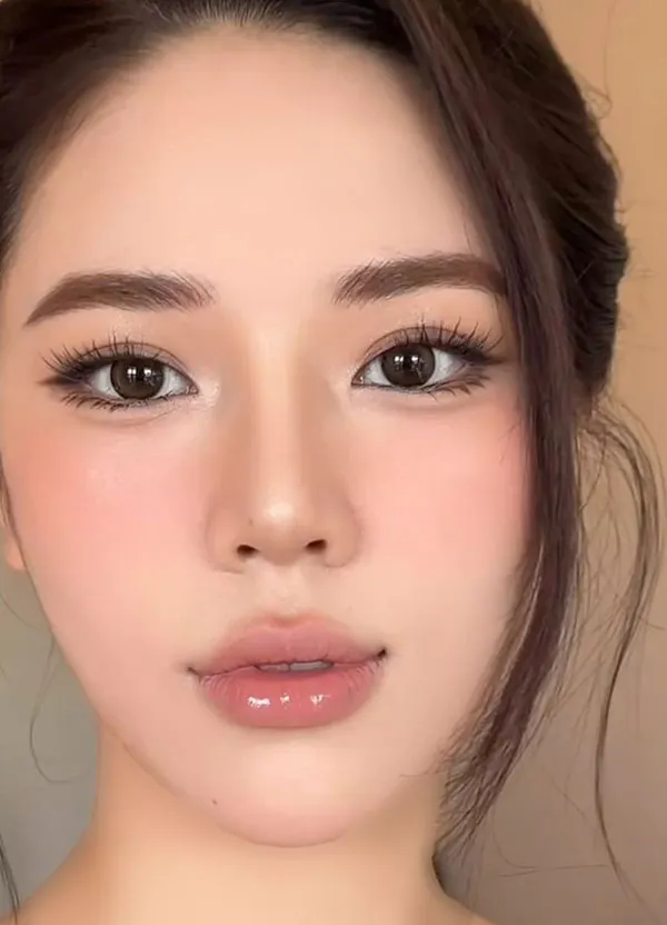 Korean style makeup look 25