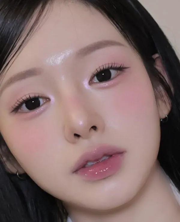 Korean style makeup look 30