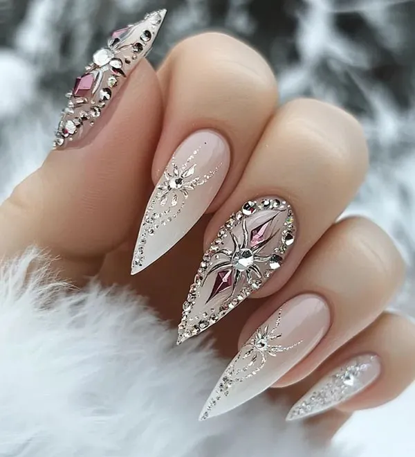 35 طرح ناخن بلند که امسال همه عاشقشان شدهاند! 15 Long nail design 11