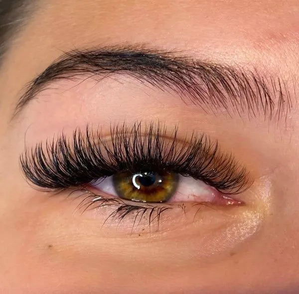 Mega Volume Eyelashes 24