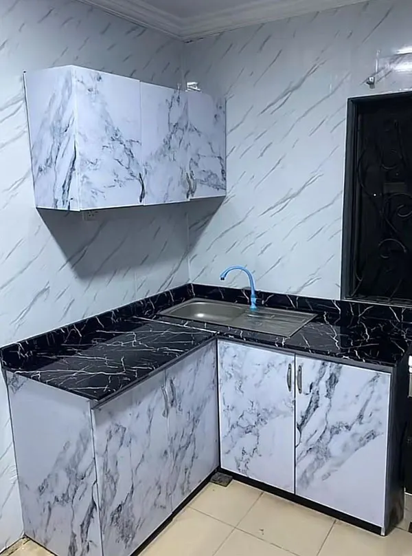 32 مدل روکش کابینت چسبی؛ ترفندی که آشپزخانه را بدون بازسازی نو میکند! 6 Self adhesive cabinet covering 3