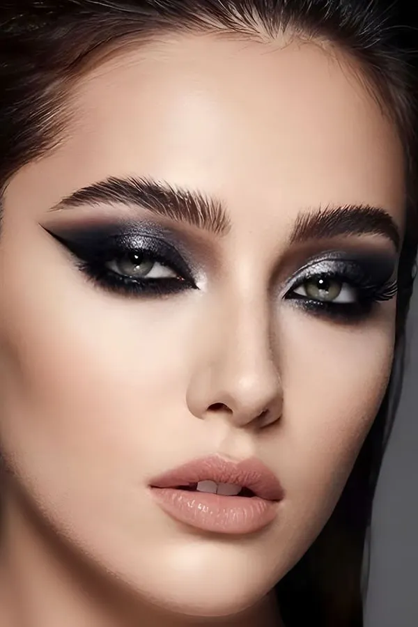 Smoky makeup look 13