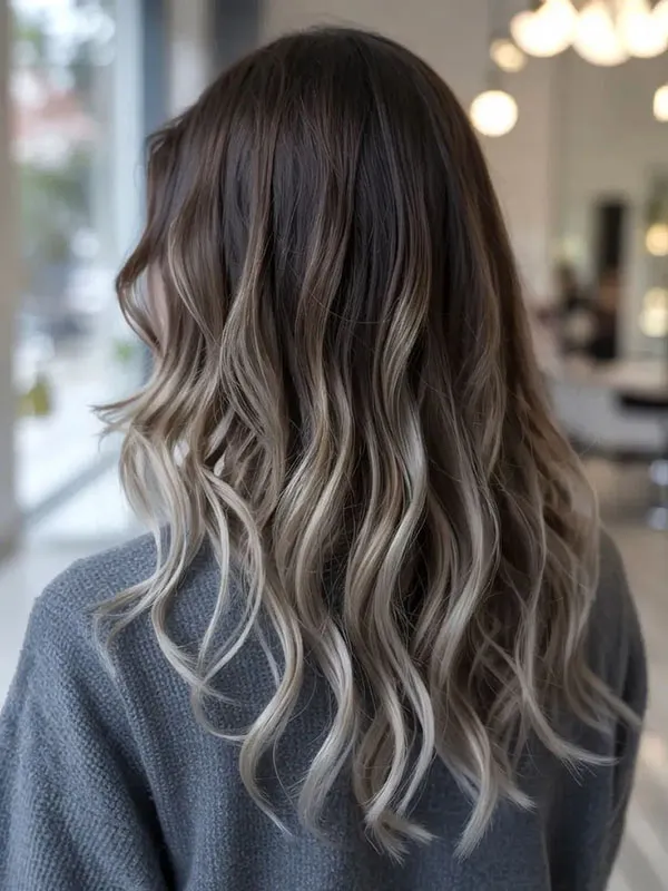 34 ایده رنگ مو سامبره زنانه؛ طبیعی، شیک و فوقالعاده لاکچری 15 Sombre hair color 12