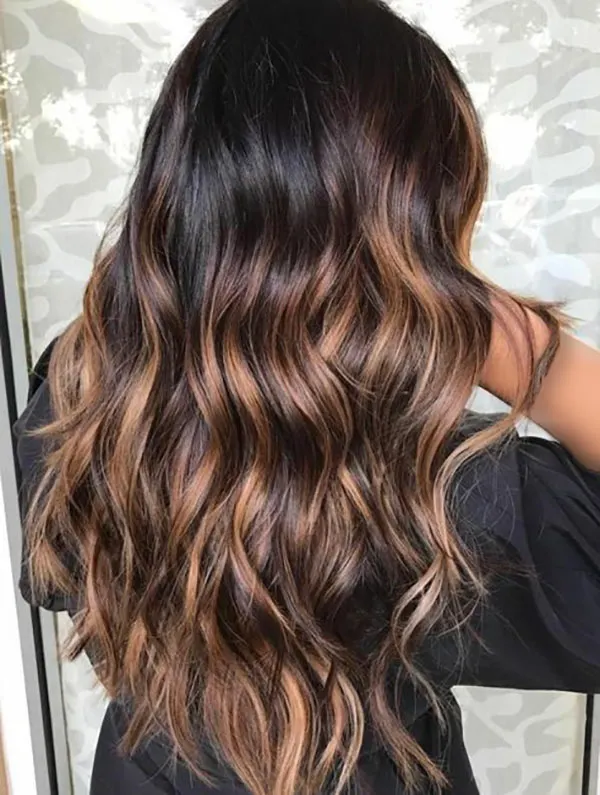 34 ایده رنگ مو سامبره زنانه؛ طبیعی، شیک و فوقالعاده لاکچری 22 Sombre hair color 18