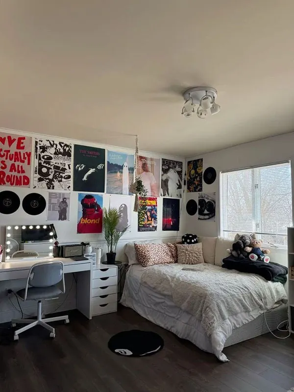 Sporty style bedroom decor for girls 30