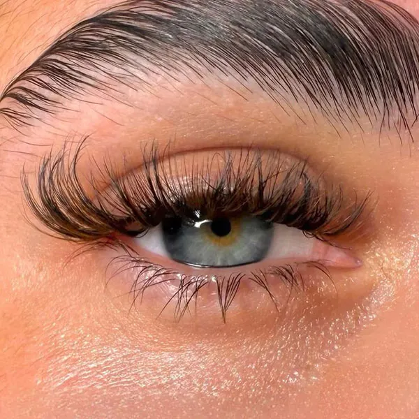 Strip lashes 4