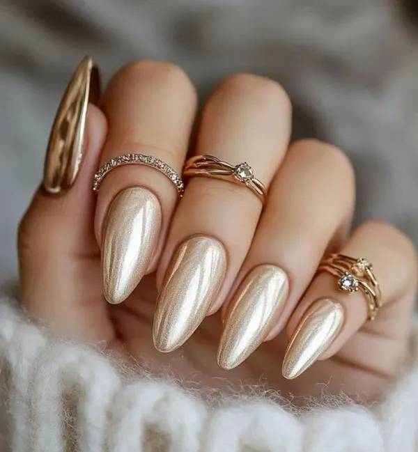 Stylish artificial nails for girls 7