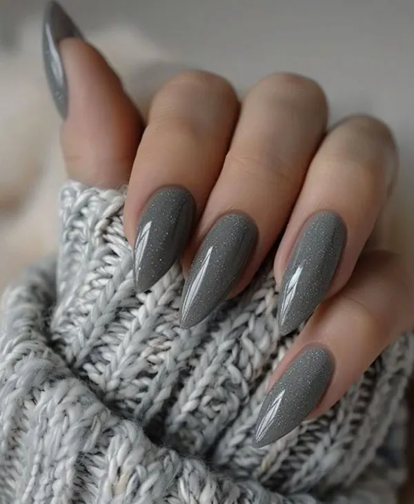 Stylish artificial nails for girls 8