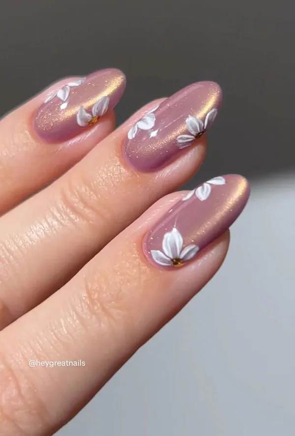 Stylish artificial nails for girls 9
