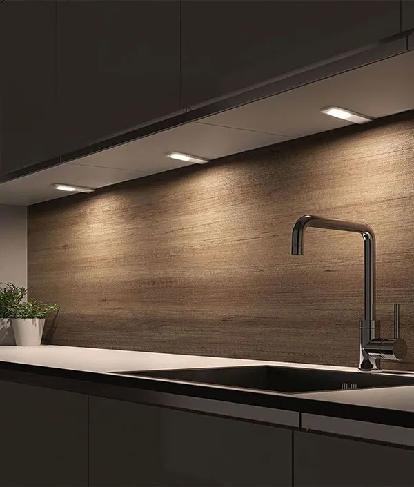 32 ایده لاین نوری زیر کابینت که ظاهر آشپزخانه را متحول میکند! 19 Under cabinet linear light 15
