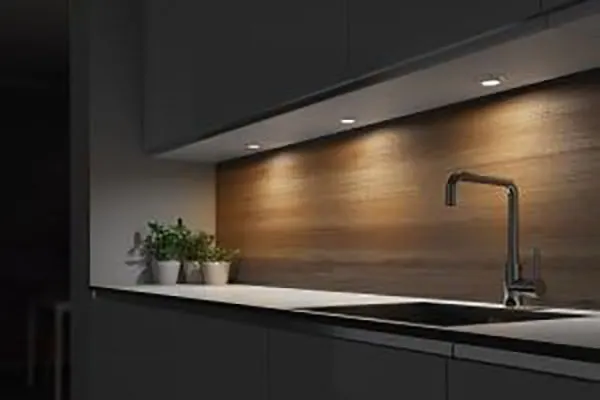 32 ایده لاین نوری زیر کابینت که ظاهر آشپزخانه را متحول میکند! 22 Under cabinet linear light 20