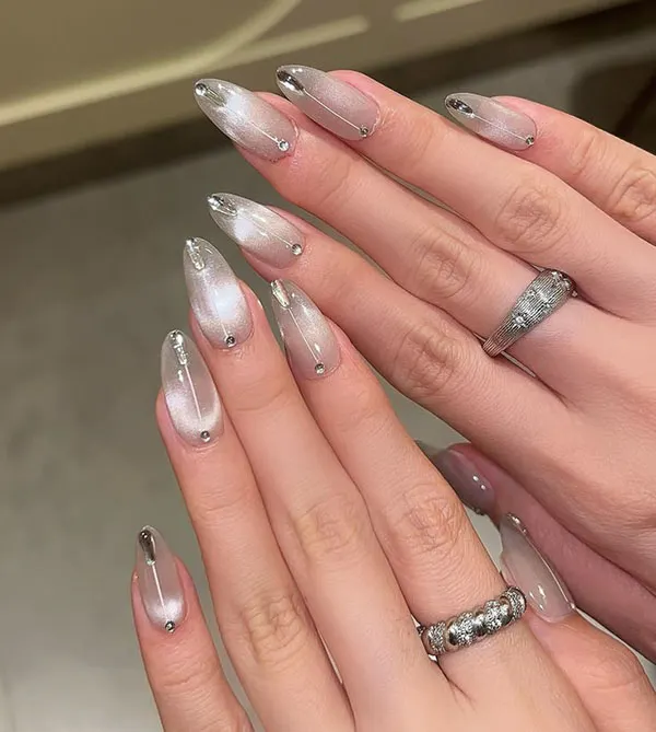 White chrome nails 16