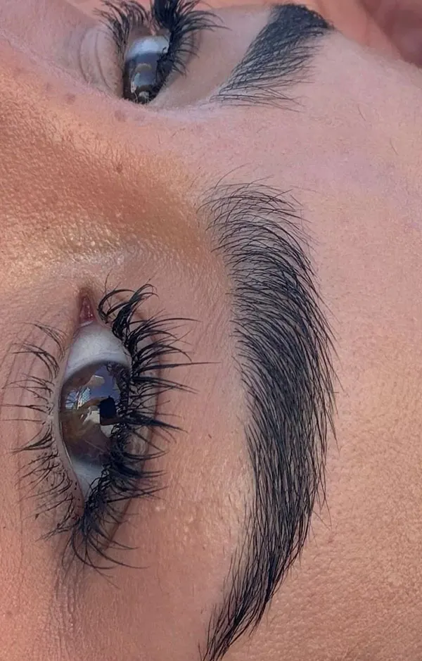 Chic feminine eyebrows 13