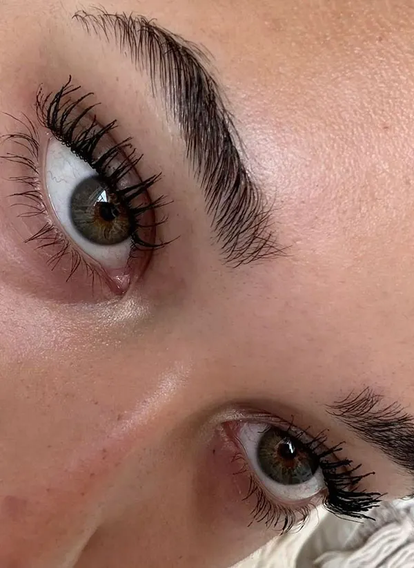 Chic feminine eyebrows 29