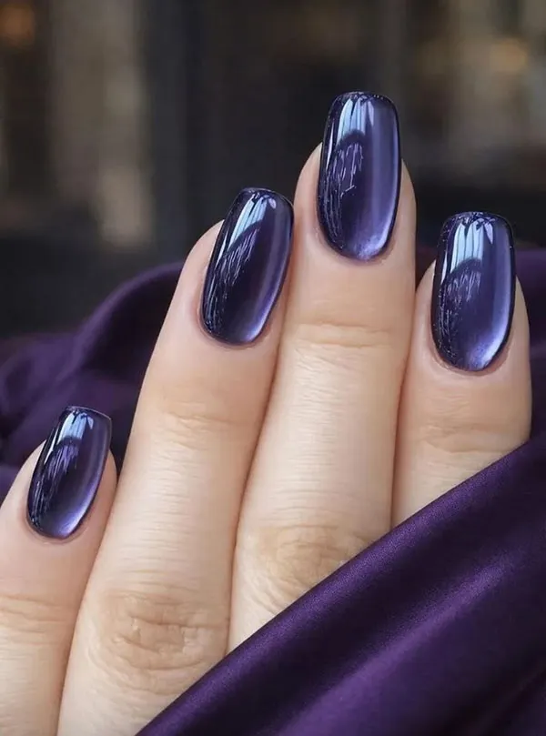 34 ایده کاشت ناخن کروم دخترانه؛ وقتی دستت زیر نور، خودش میدرخشه! 4 Chrome nail extensions 1