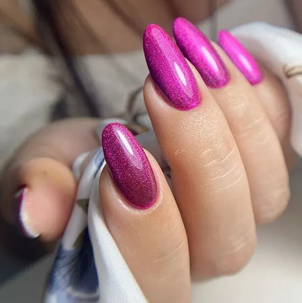 34 ایده کاشت ناخن کروم دخترانه؛ وقتی دستت زیر نور، خودش میدرخشه! 14 Chrome nail extensions 11