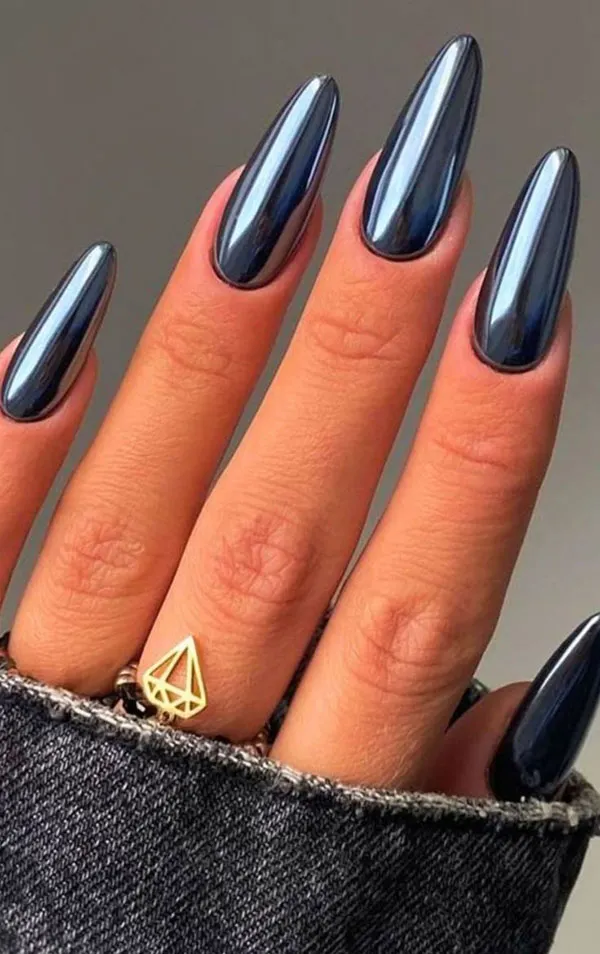 34 ایده کاشت ناخن کروم دخترانه؛ وقتی دستت زیر نور، خودش میدرخشه! 16 Chrome nail extensions 13